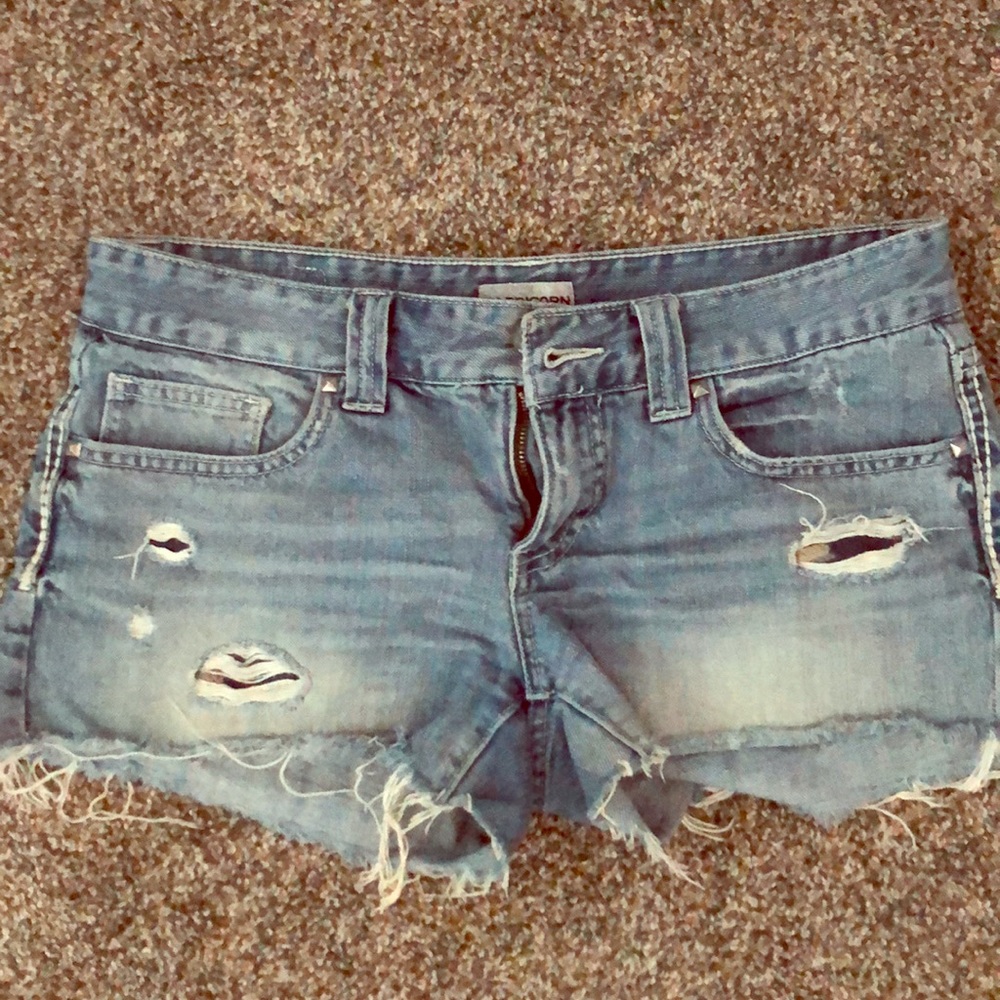 Buckle jean shorts